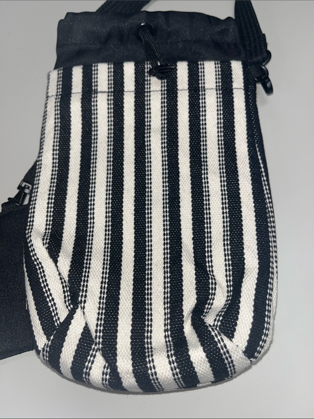 BEIS Black & White Summer Striped Water Bottle Sling Bag NWOT - Picture 3 of 11